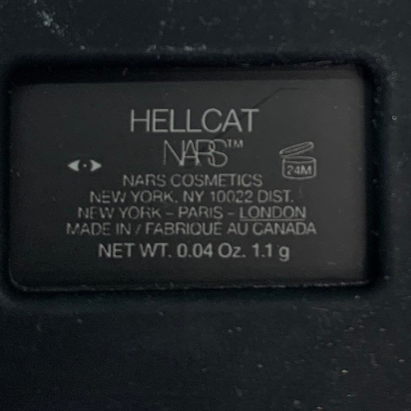 NWOT Never used NARS eyeshadow in colour Hellcat - Picture 2 of 3